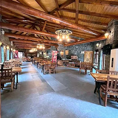 Teona & Restaurant Hotel *